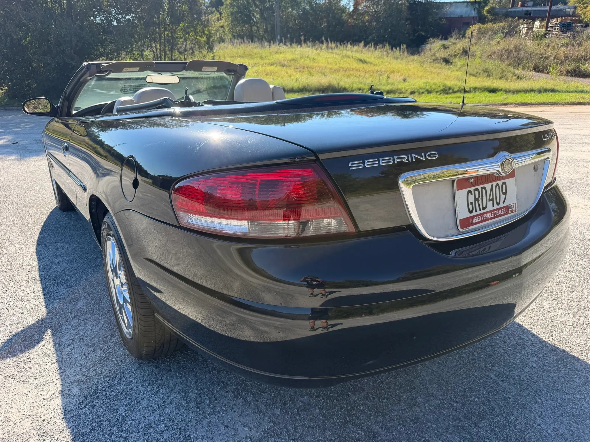 Used 2004 Chrysler Sebring Limited w/ Driver Convenience Group FWD image 3