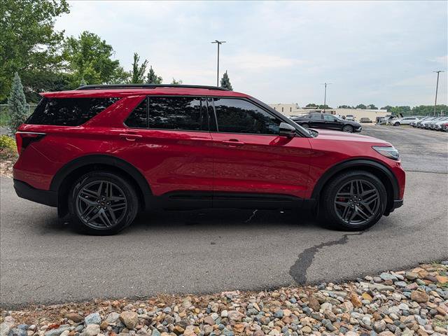 Used 2025 Ford Explorer ST AWD/4WD image 6