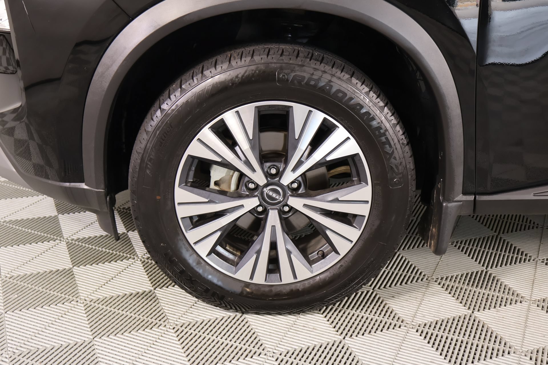 Used 2023 Nissan Rogue SV AWD/4WD image 16