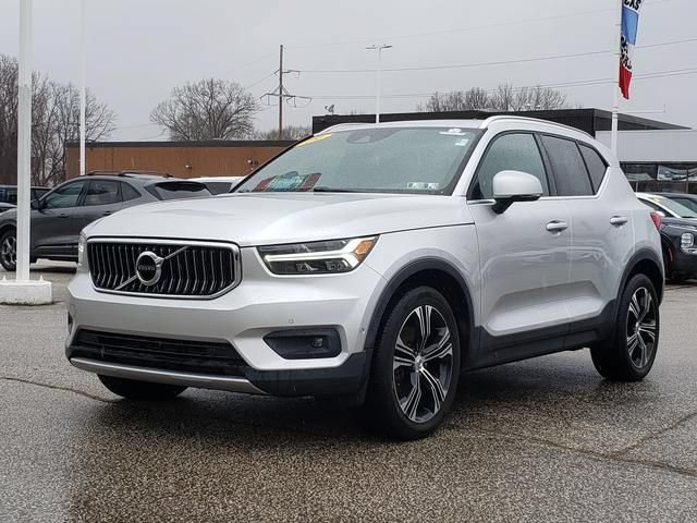 Used 2019 Volvo XC40 T4 Inscription FWD image 9
