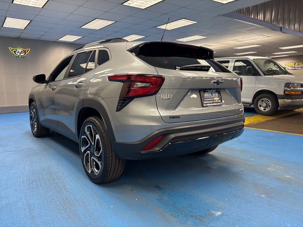 Certified 2025 Chevrolet Trax RS w/ Sunroof Package image 9