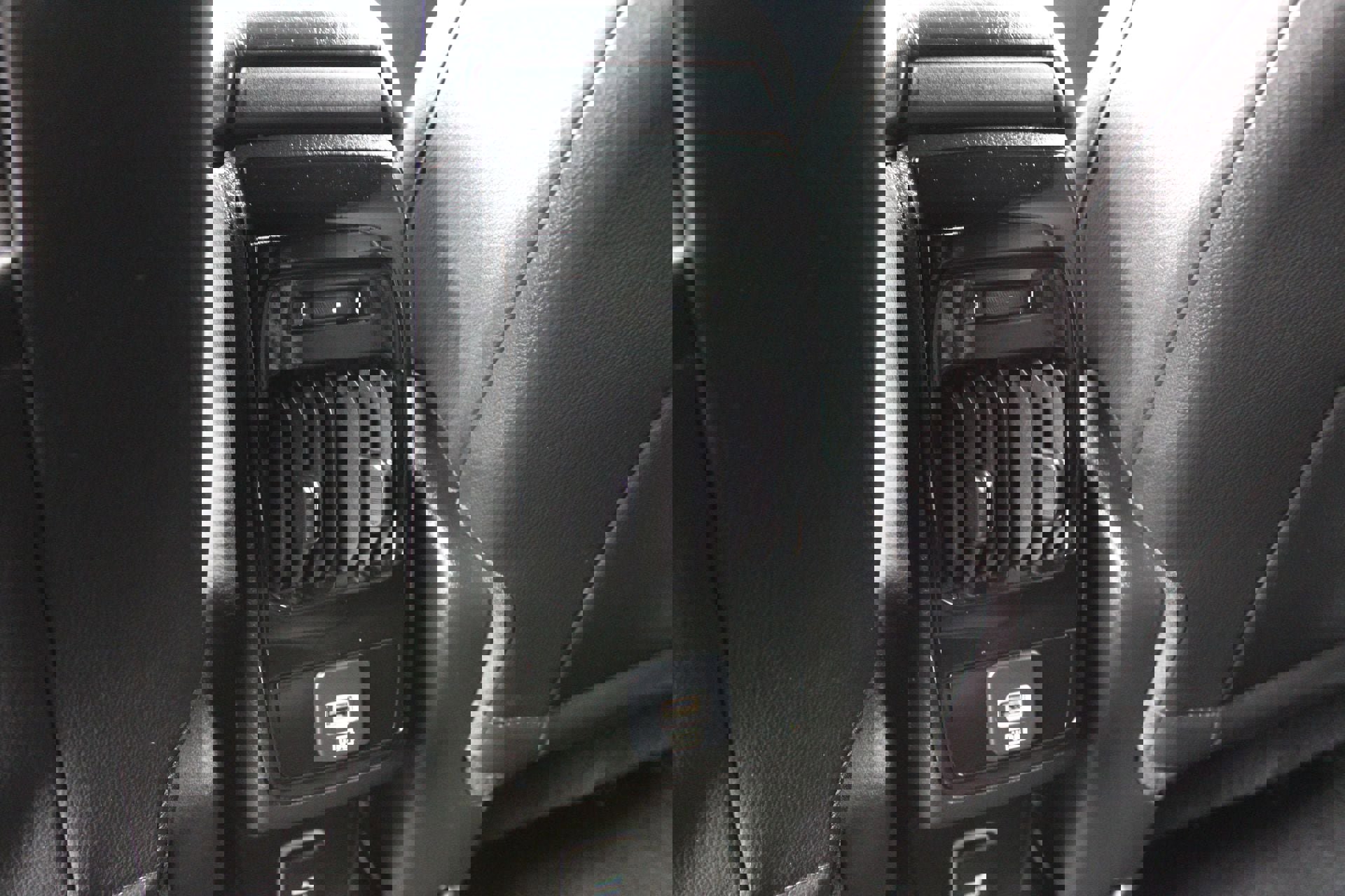 Used 2023 Jeep Compass Latitude image 17