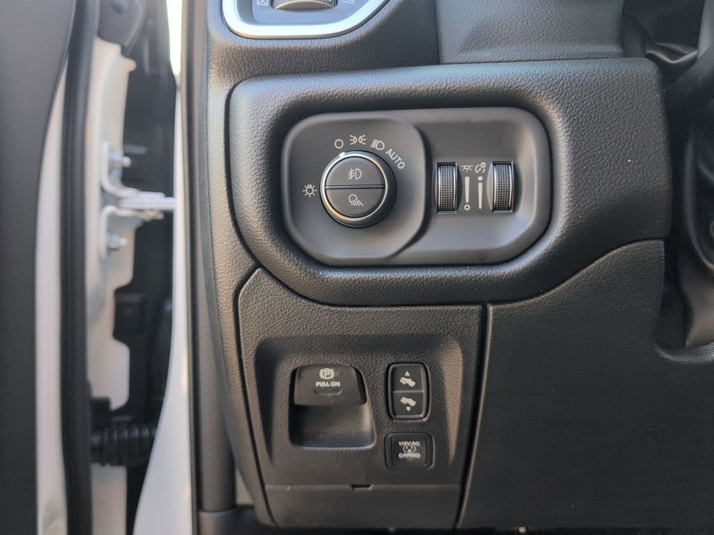 New 2026 RAM 1500 4x4 Crew Cab image 23