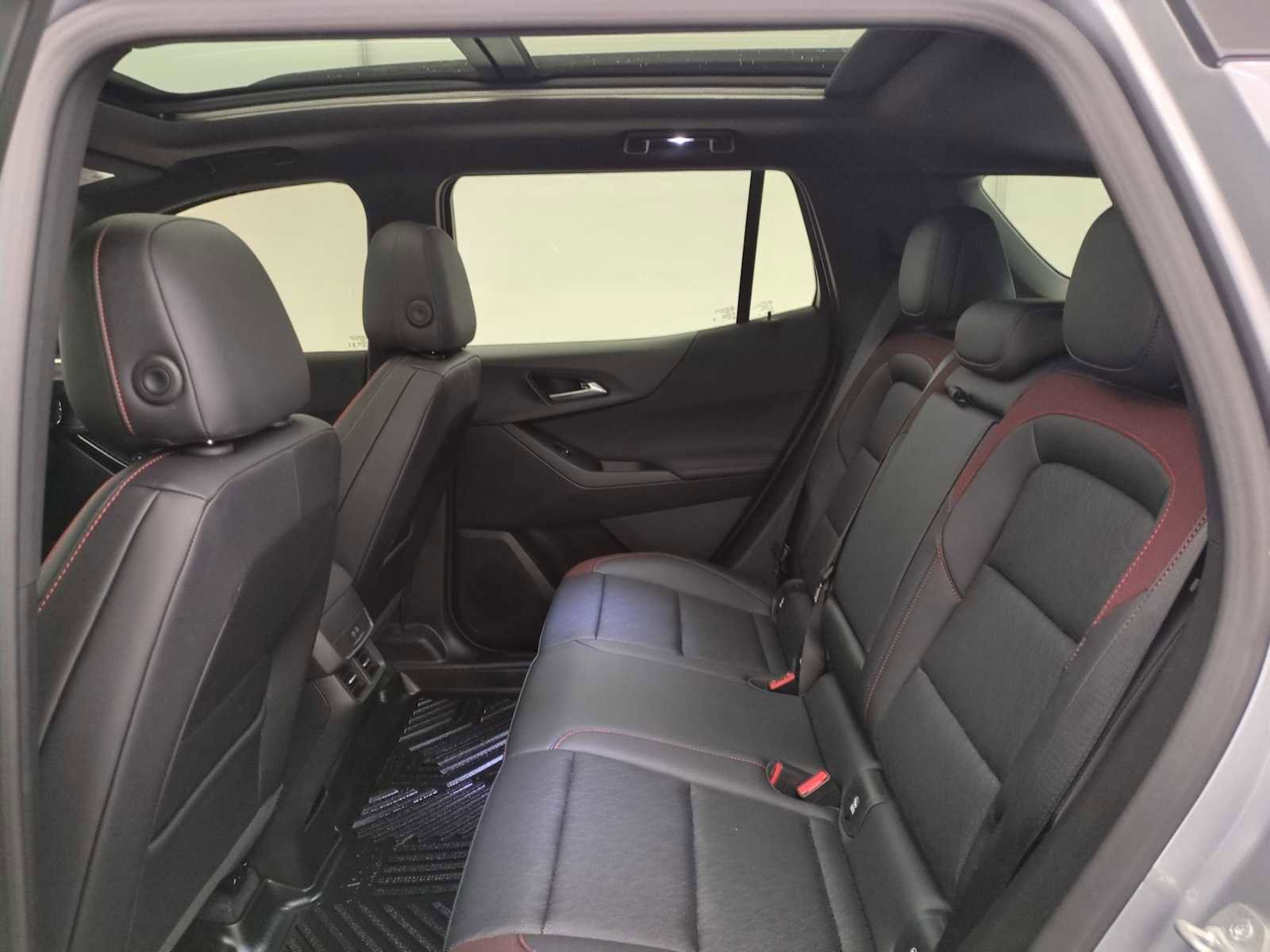 Used 2025 Chevrolet Equinox RS w/ Safety and Technology Package image 18