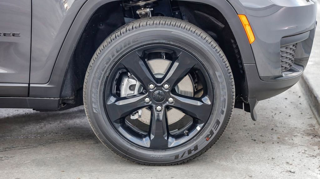 New 2025 Jeep Grand Cherokee L Altitude image 11