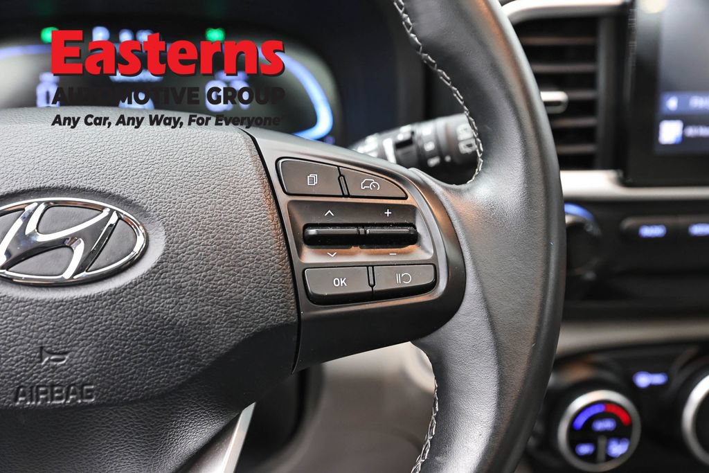 Used 2025 Hyundai Venue SEL FWD image 16