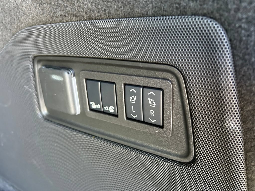 Used 2025 Cadillac Escalade Sport Platinum w/ LPO, Floor Liner Package AWD/4WD image 55