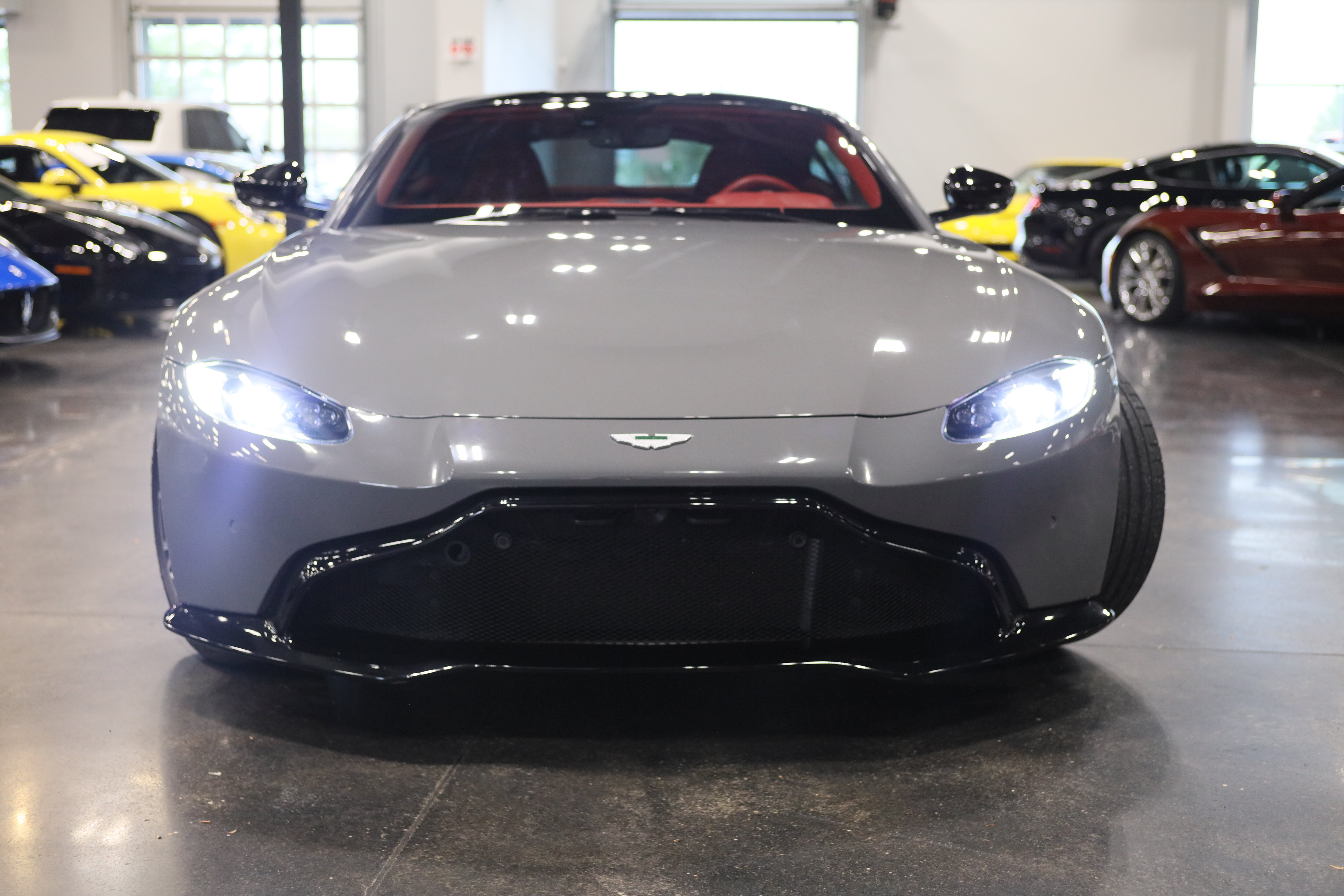 Used 2019 Aston Martin V8 Vantage Coupe RWD image 3