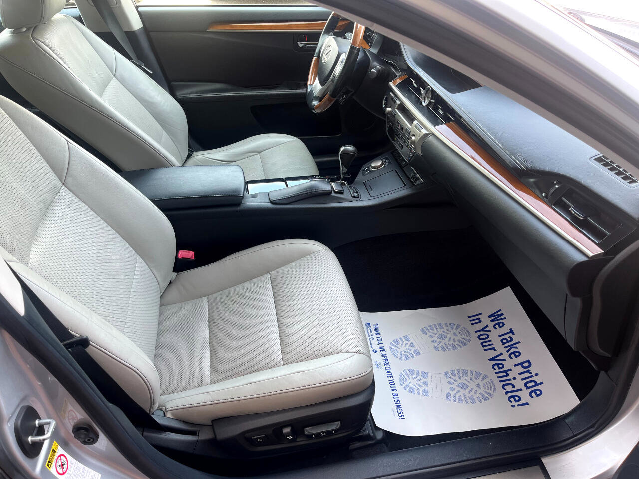 Used 2013 Lexus ES 300h image 18