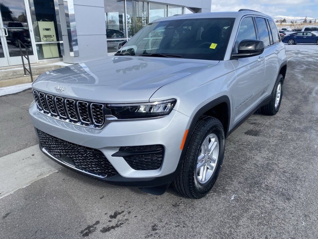 New 2025 Jeep Grand Cherokee Laredo w/ Luxury Tech Group I