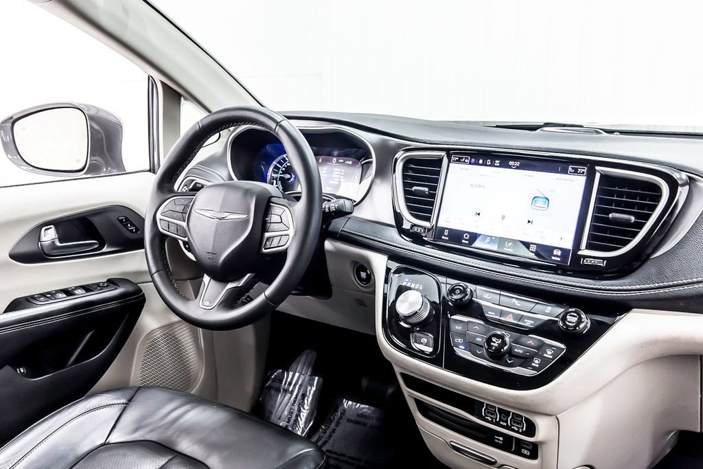 Used 2022 Chrysler Pacifica Touring-L FWD image 18