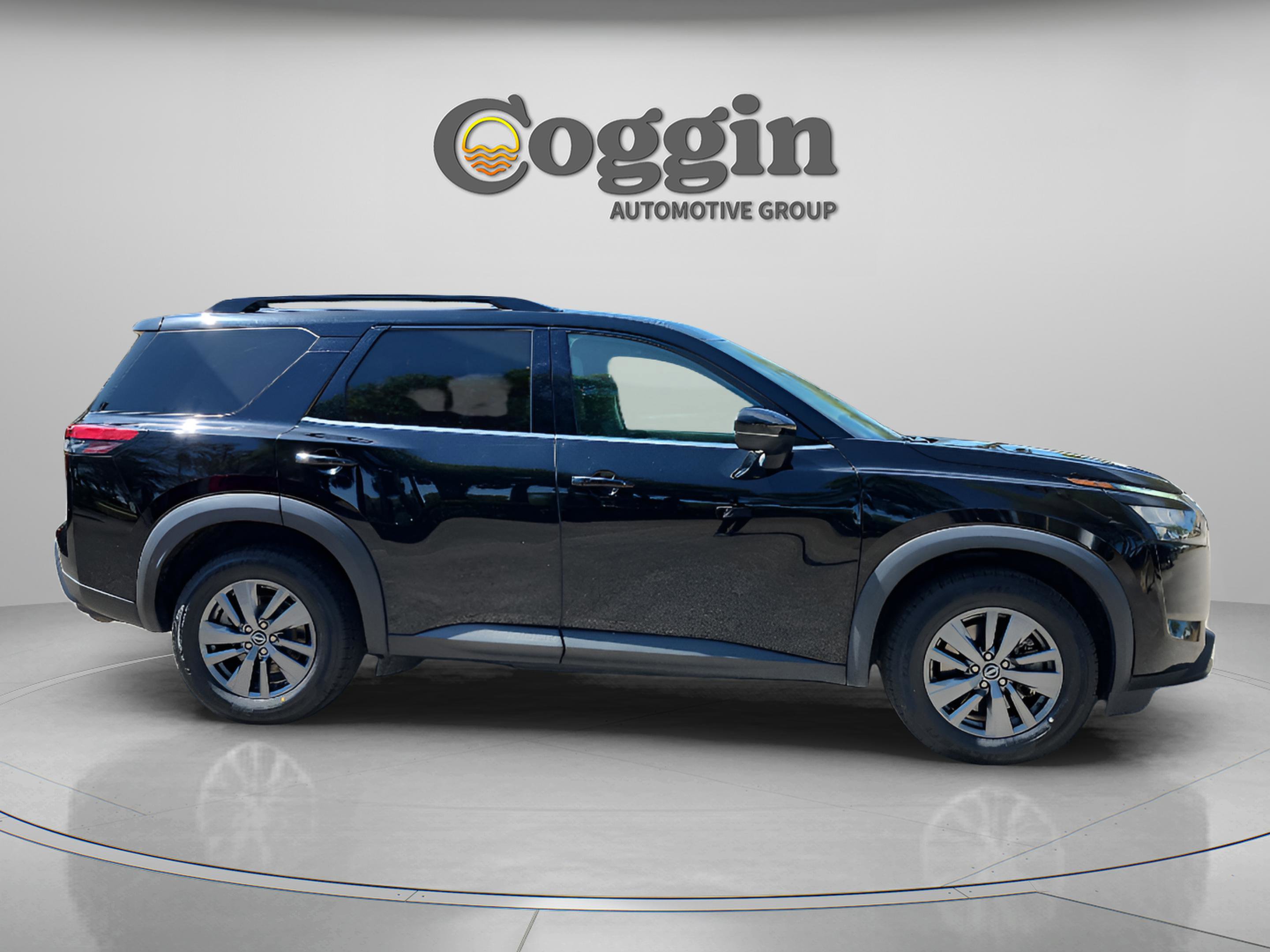 Used 2023 Nissan Pathfinder SV image 6