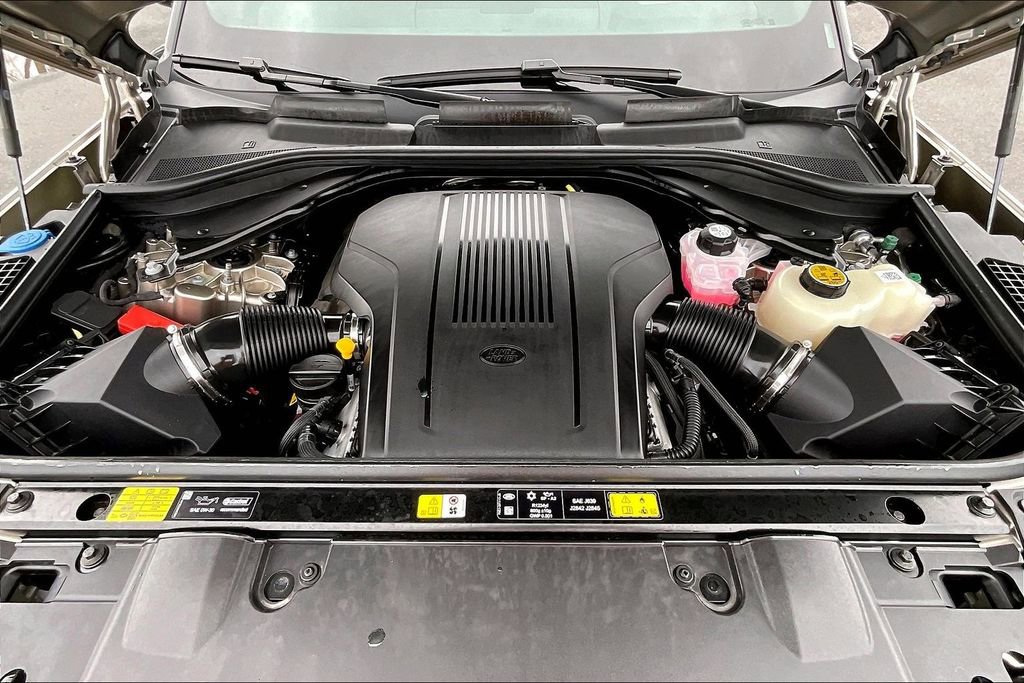 Used 2025 Land Rover Range Rover SE image 30