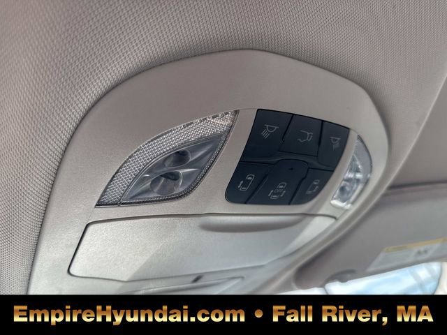 Used 2023 Chrysler Pacifica Touring-L image 26