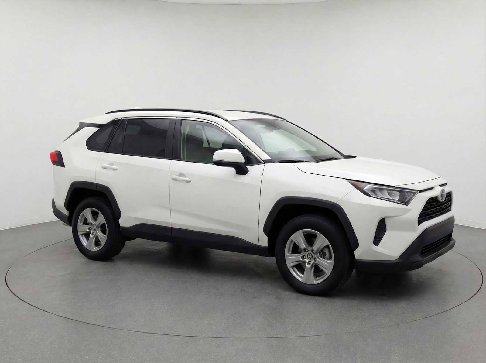 Used 2025 Toyota RAV4 XLE image 3