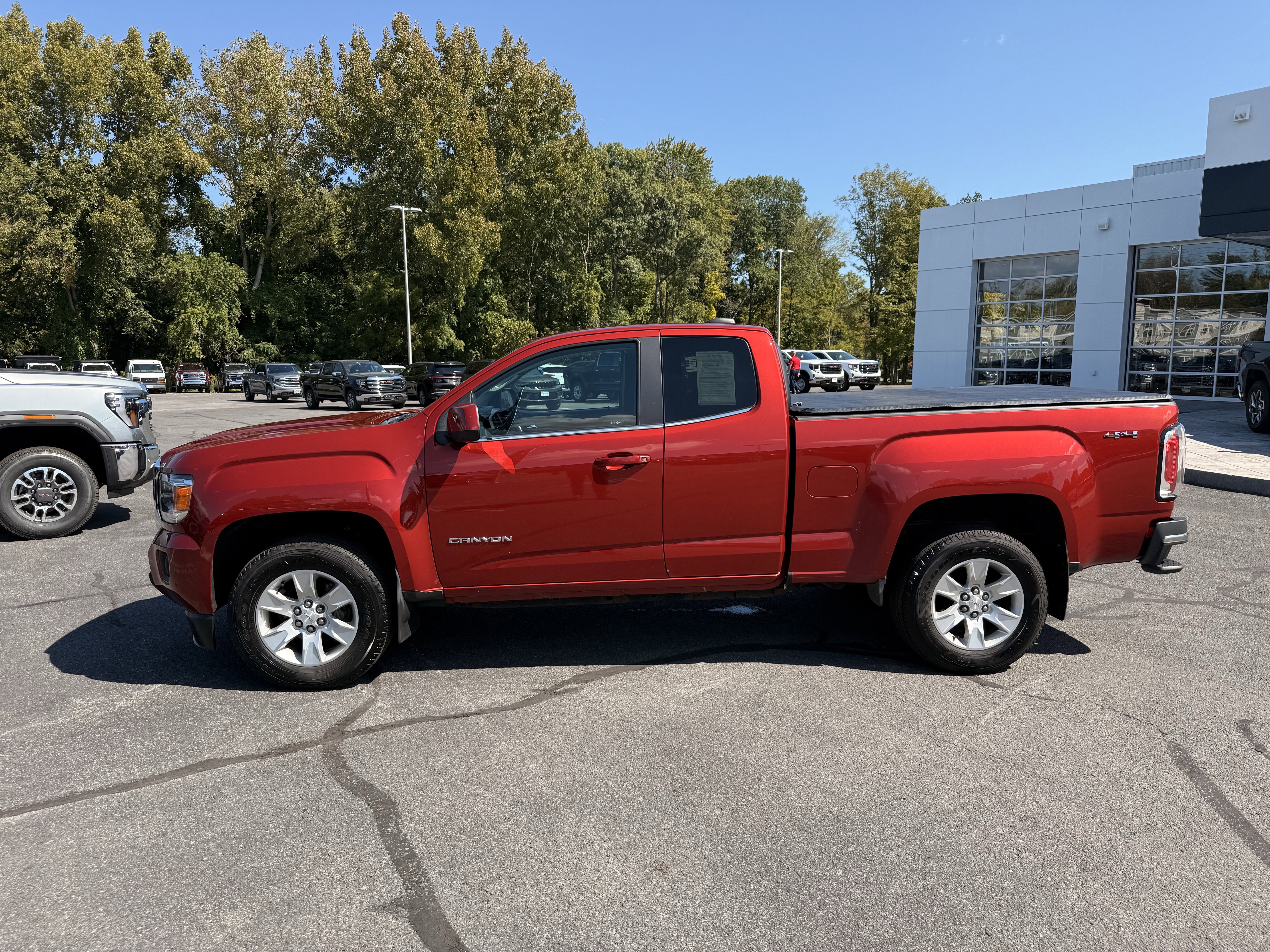 Used 2016 GMC Canyon SLE w/ SLE Convenience Package image 2
