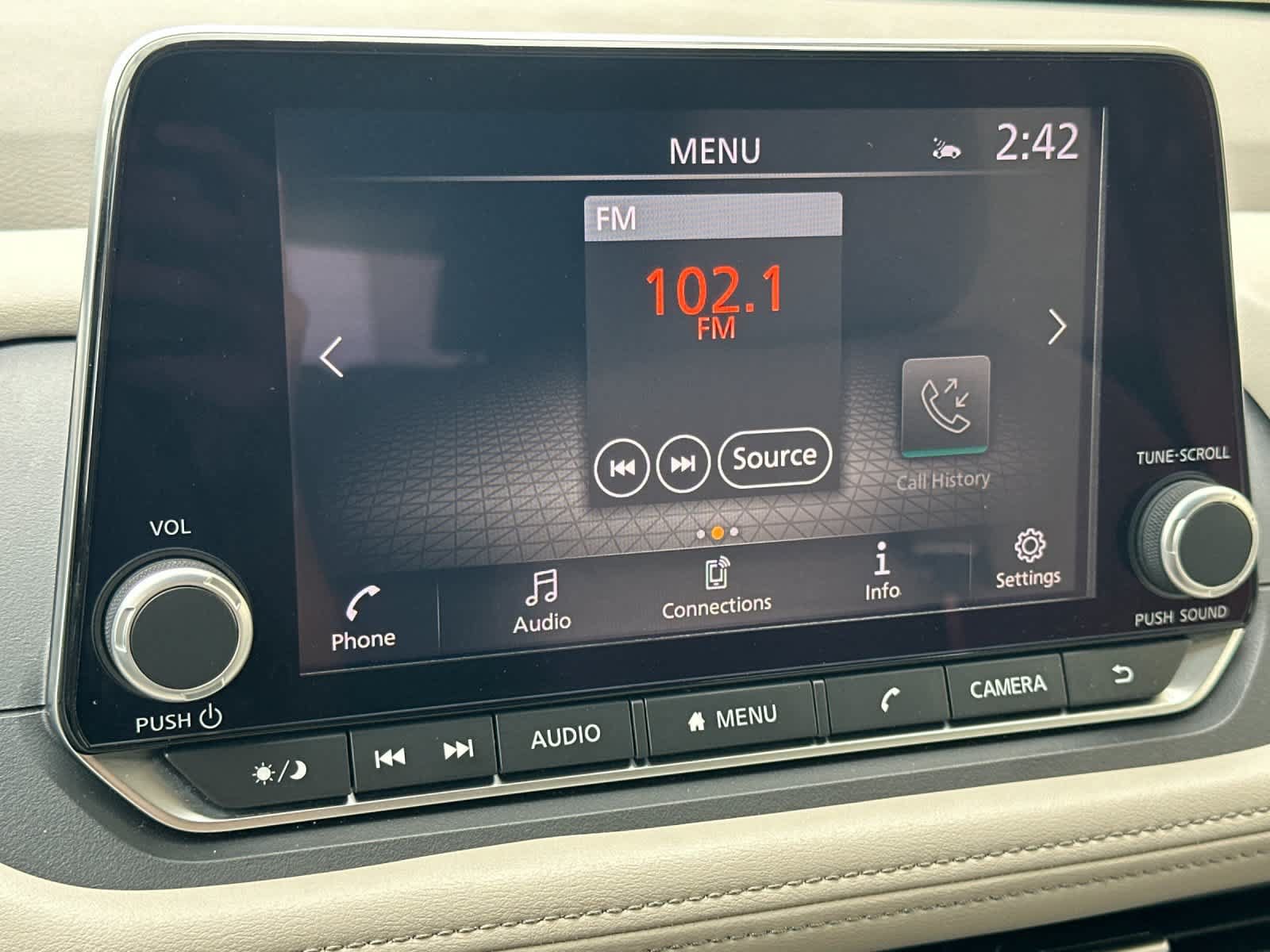 Used 2025 Nissan Rogue SV AWD/4WD image 19