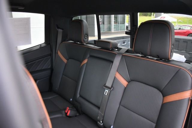 Used 2025 GMC Canyon AT4 w/ AT4 Premium Package image 13