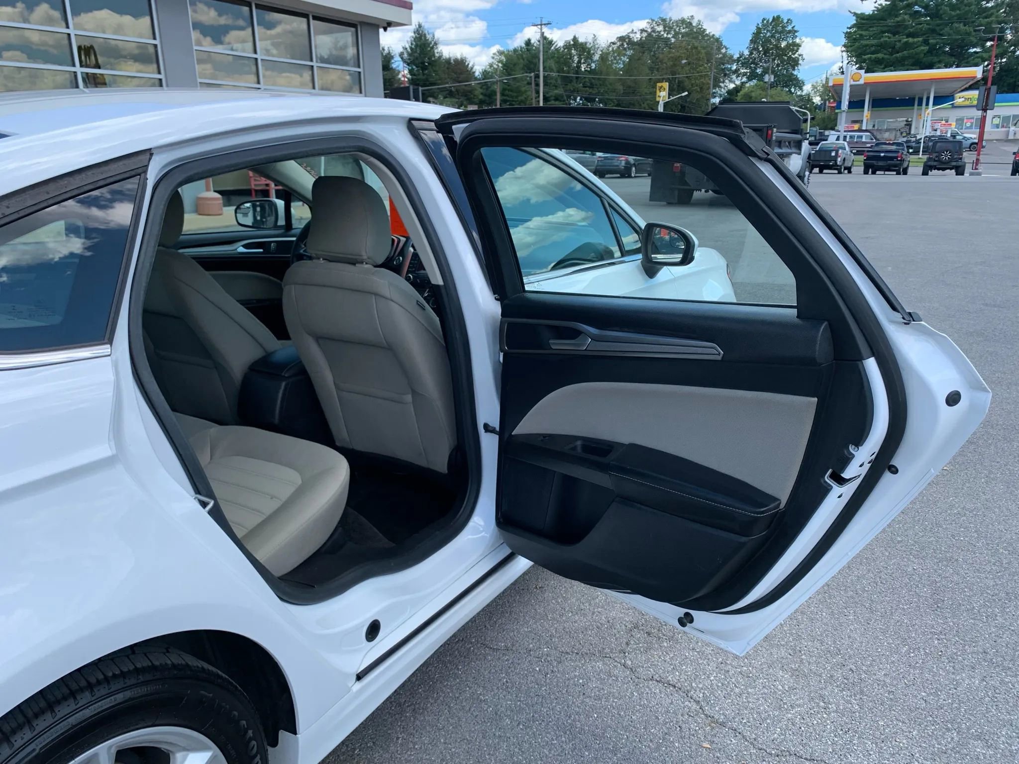 Used 2018 Ford Fusion S image 25