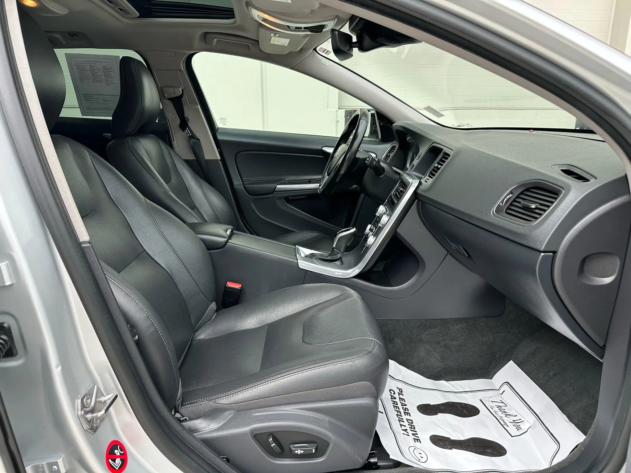 Used 2017 Volvo V60 T5 Cross Country w/ Convenience Package image 14