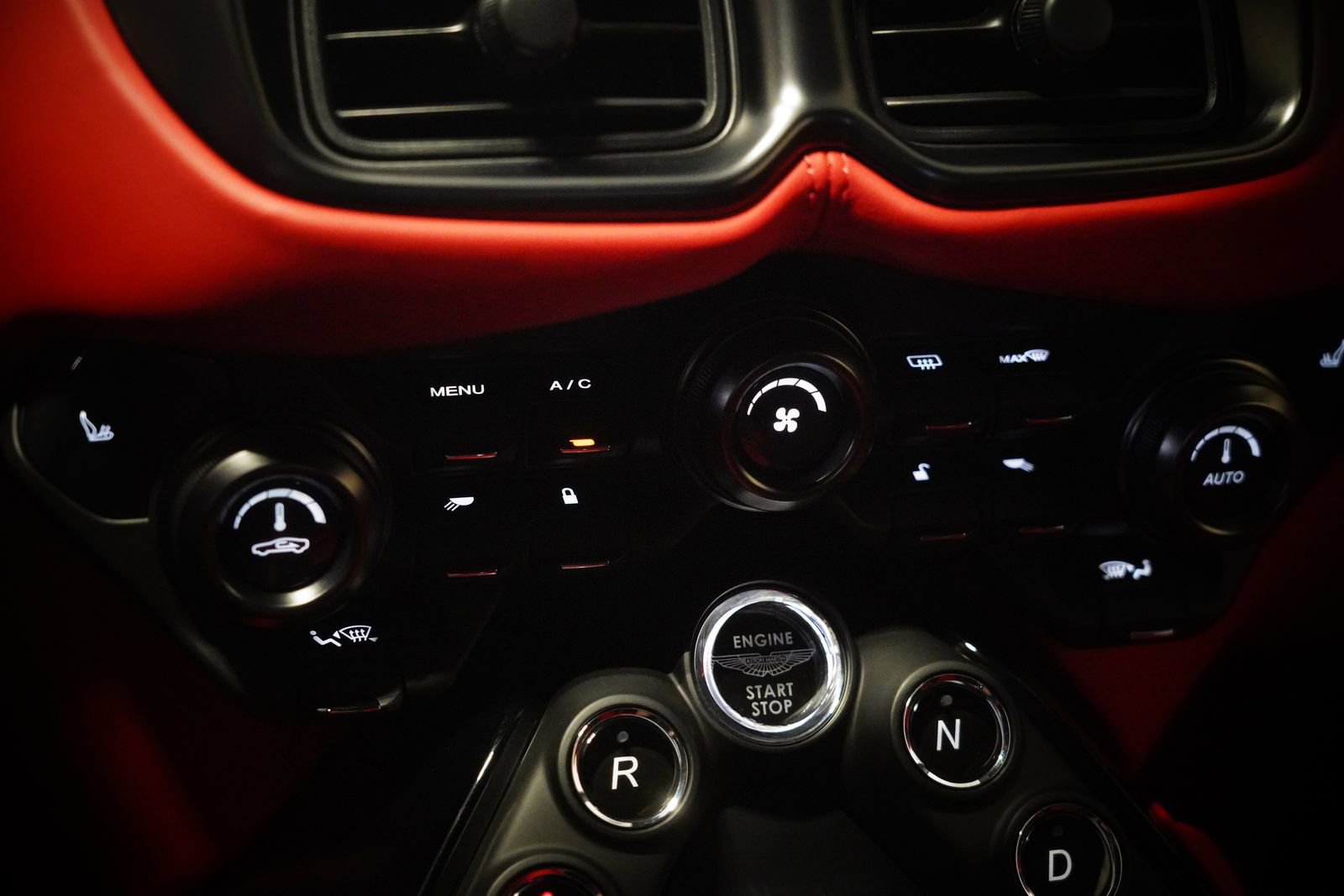 Used 2023 Aston Martin V12 Vantage RWD image 26