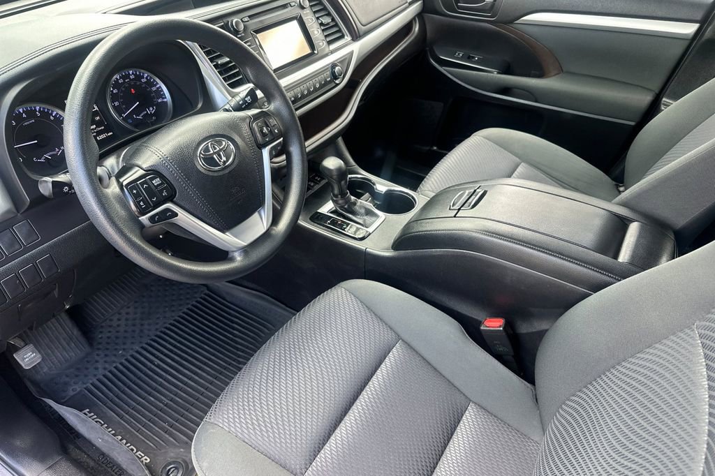 Used 2019 Toyota Highlander LE image 10