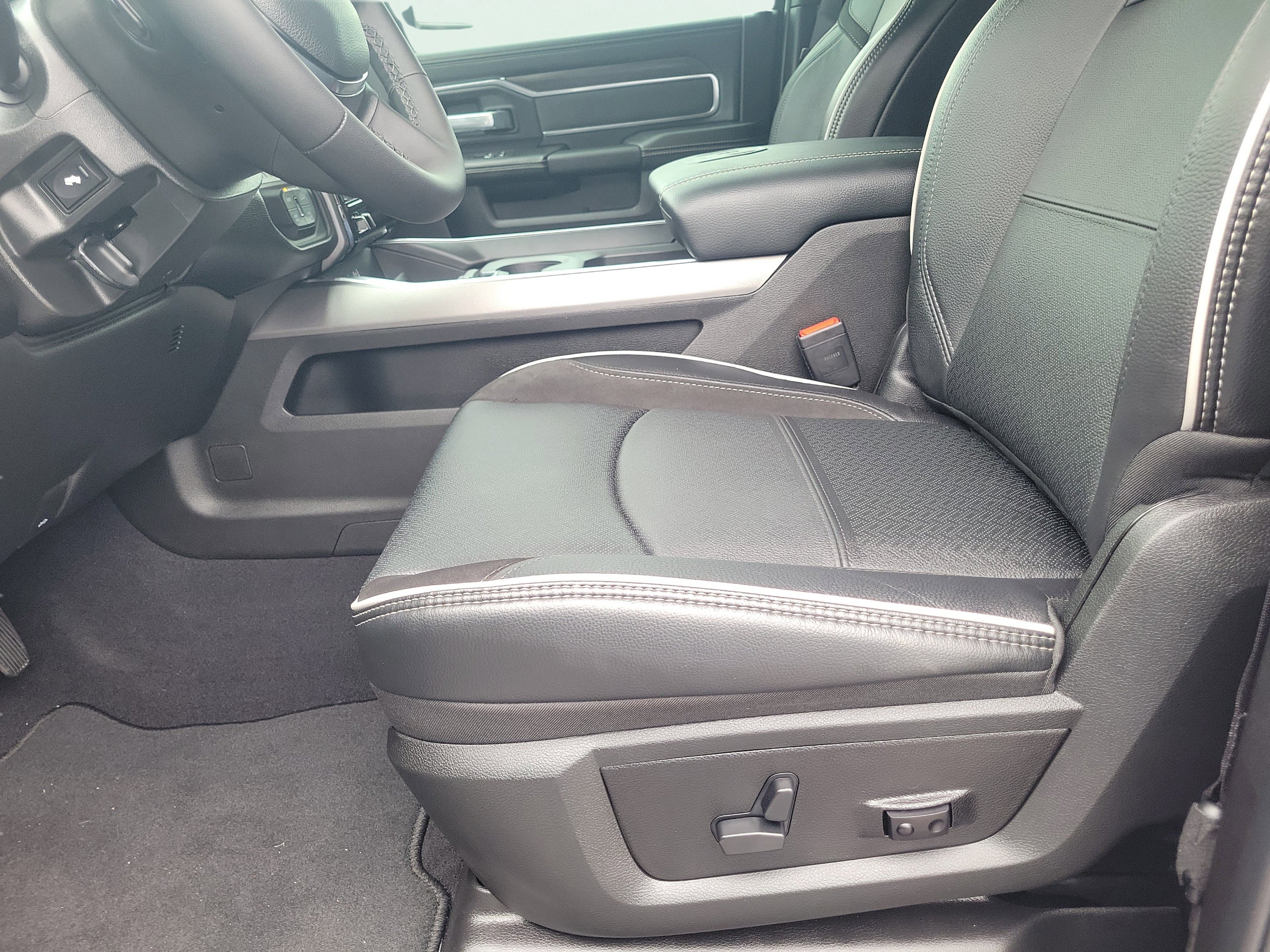 New 2026 RAM 2500 Laramie AWD/4WD image 23