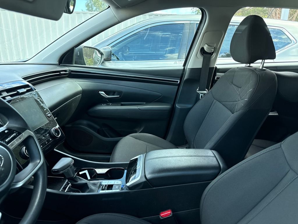 Used 2023 Hyundai Tucson SE image 16