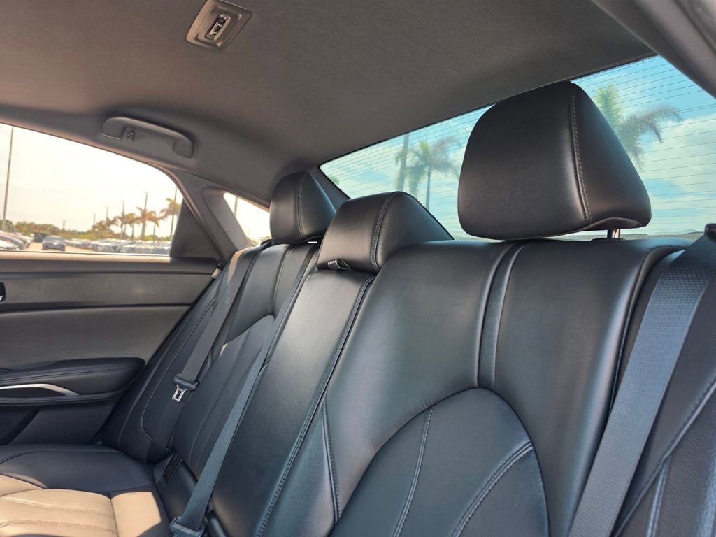 Used 2021 Toyota Avalon XLE w/ Moonroof Package image 16