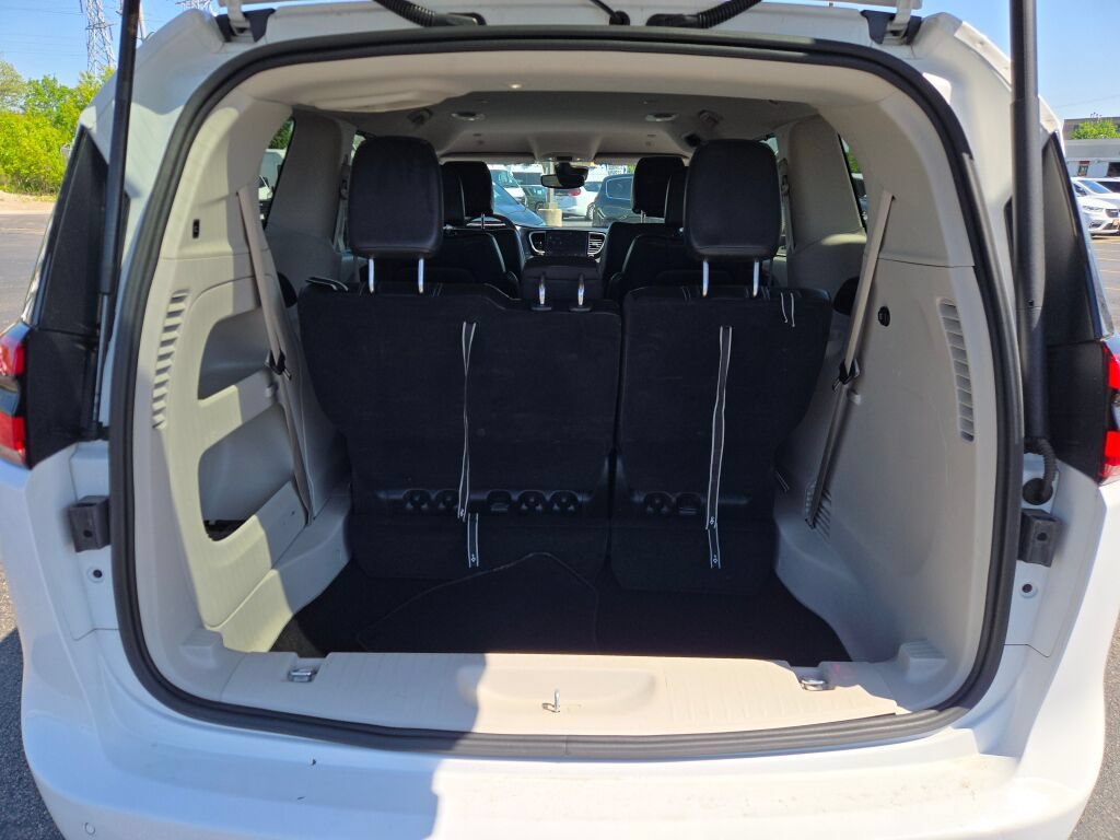 Certified 2024 Chrysler Pacifica Touring-L FWD image 20