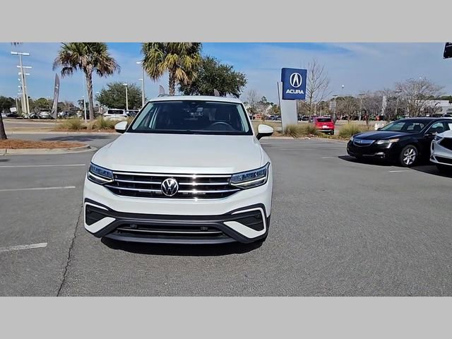 Used 2023 Volkswagen Tiguan SE w/ Panoramic Sunroof Package FWD image 33