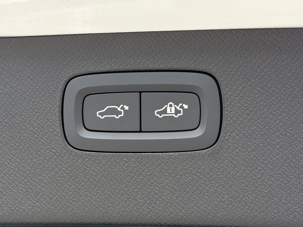 New 2026 Volvo XC90 B6 Plus w/ Protection Package Premier AWD/4WD image 14