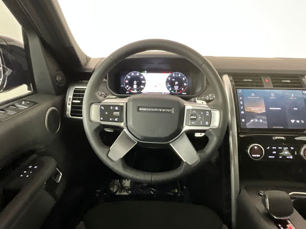 Certified 2025 Land Rover Discovery S image 11
