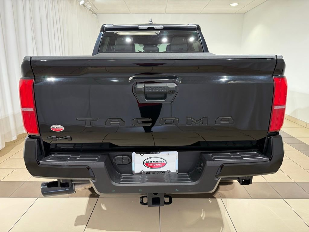 Certified 2025 Toyota Tacoma SR5 AWD/4WD image 4