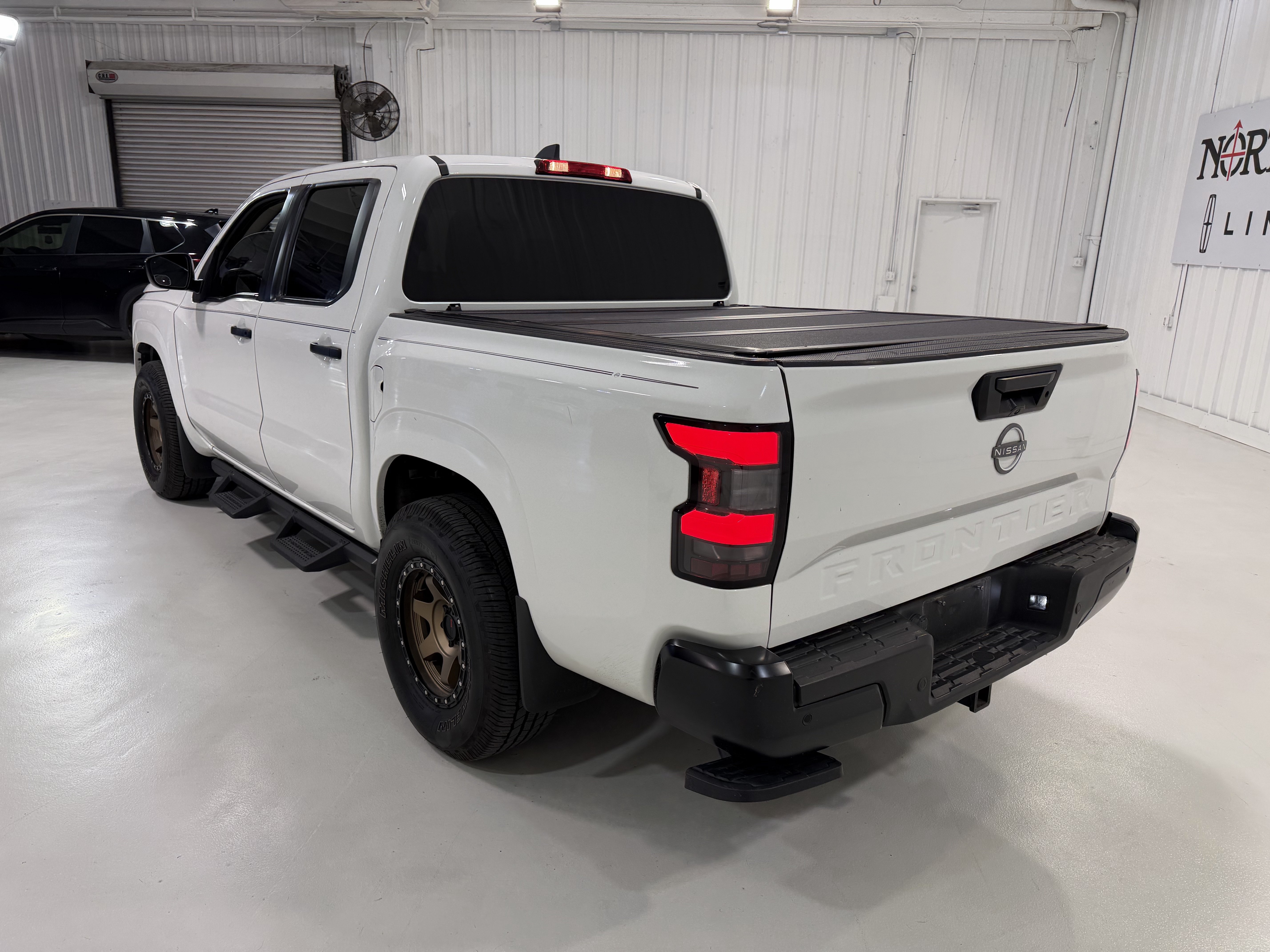 Used 2022 Nissan Frontier S w/ Technology Package RWD image 3