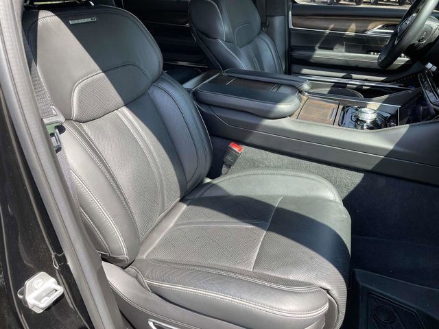 Used 2022 Jeep Grand Wagoneer Series II AWD/4WD image 20