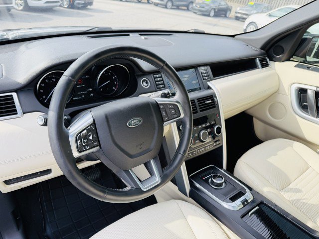 Used 2018 Land Rover Discovery Sport HSE Luxury image 11