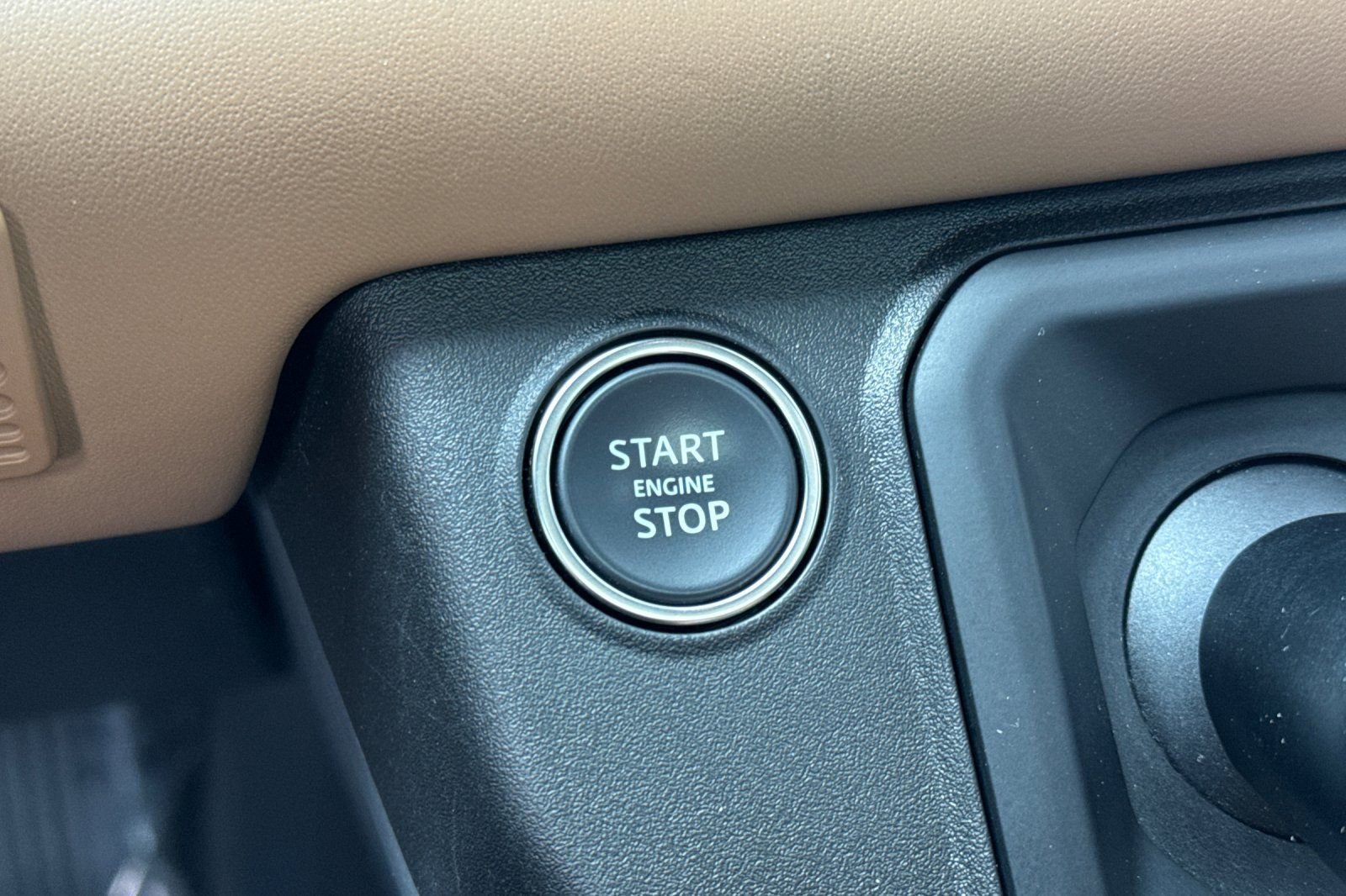 Used 2025 Land Rover Defender 110 X-Dynamic SE image 25