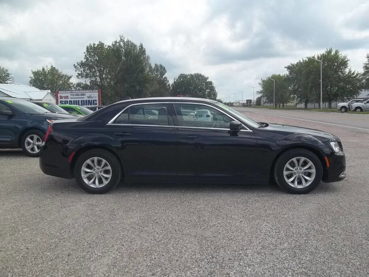 Used 2015 Chrysler 300 Limited image 3