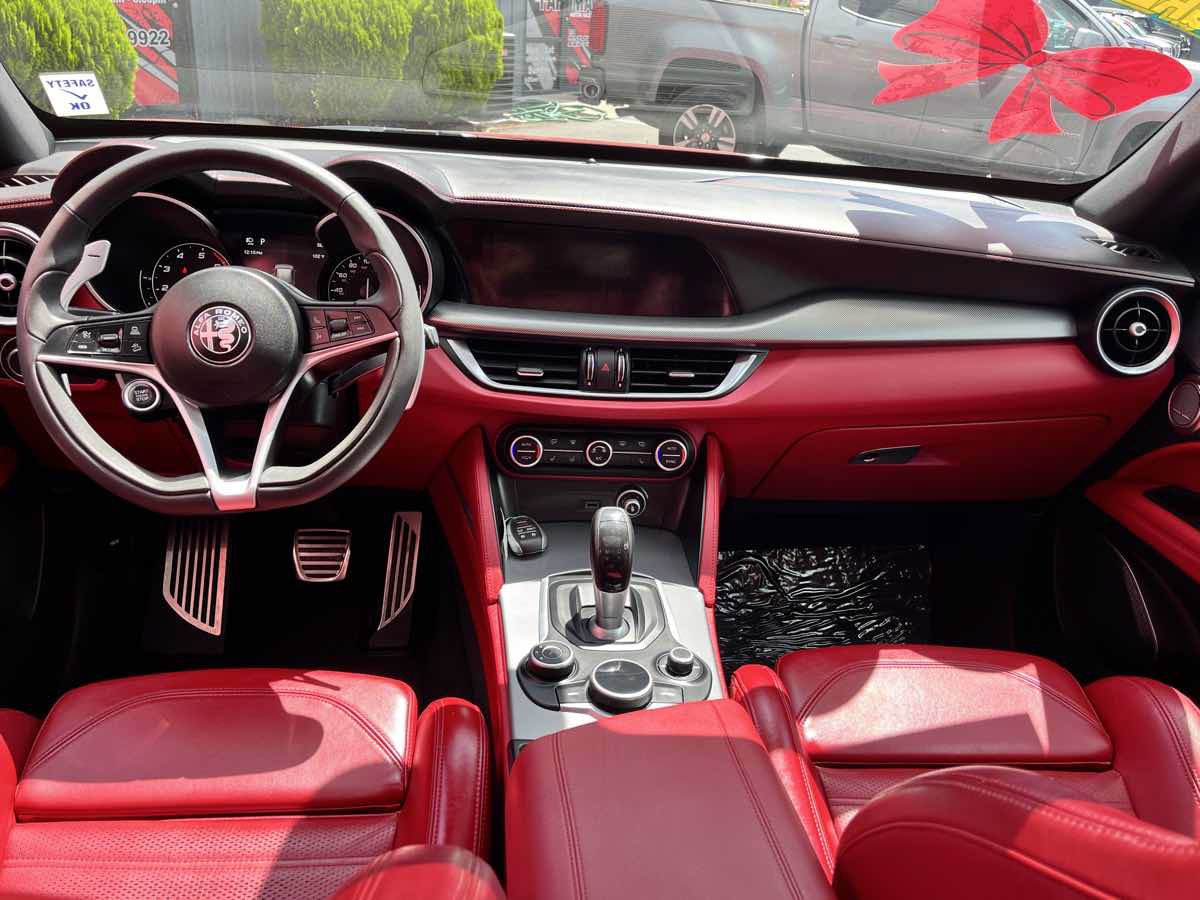 Used 2019 Alfa Romeo Stelvio Ti Sport w/ Quick Order Package 22S Sport AWD/4WD image 8