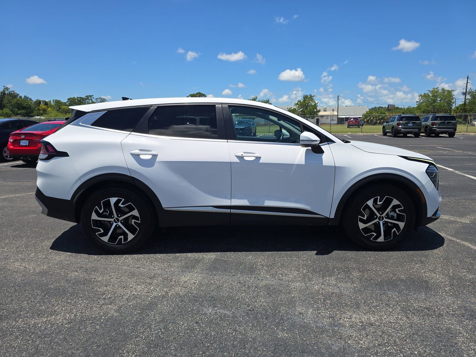 Used 2024 Kia Sportage EX FWD image 3