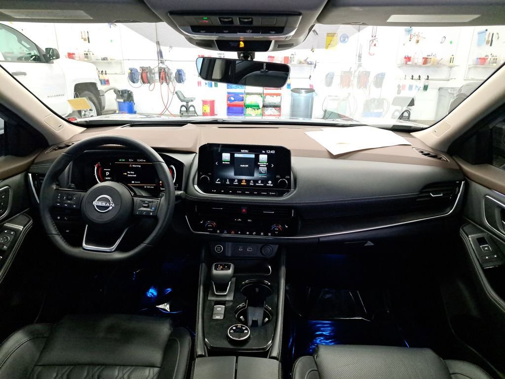 Used 2023 Nissan Rogue Platinum w/ Platinum Premium Package image 18