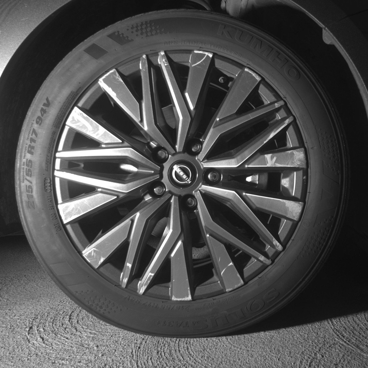 Used 2025 Nissan Altima 2.5 SV FWD image 13