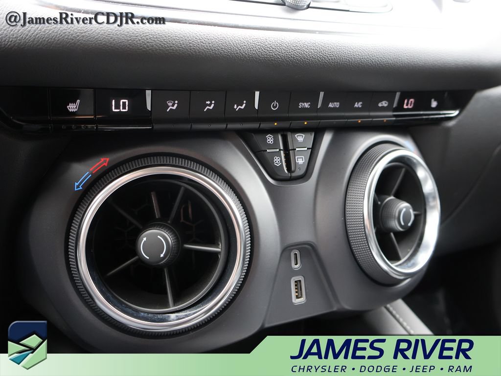Used 2025 Chevrolet Blazer LT AWD/4WD image 35