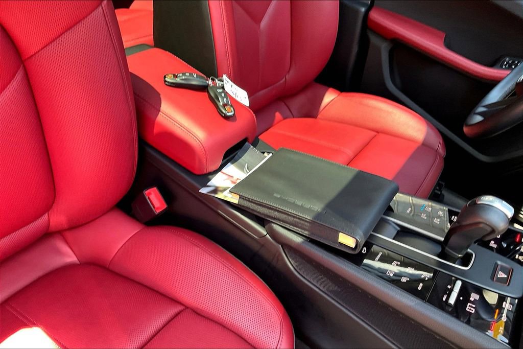 Certified 2025 Porsche Macan image 16
