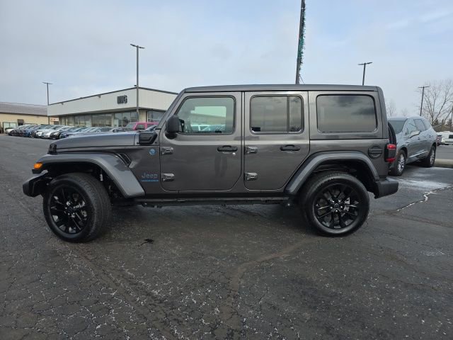 Used 2025 Jeep Wrangler Unlimited Sahara w/ Safety Group image 3