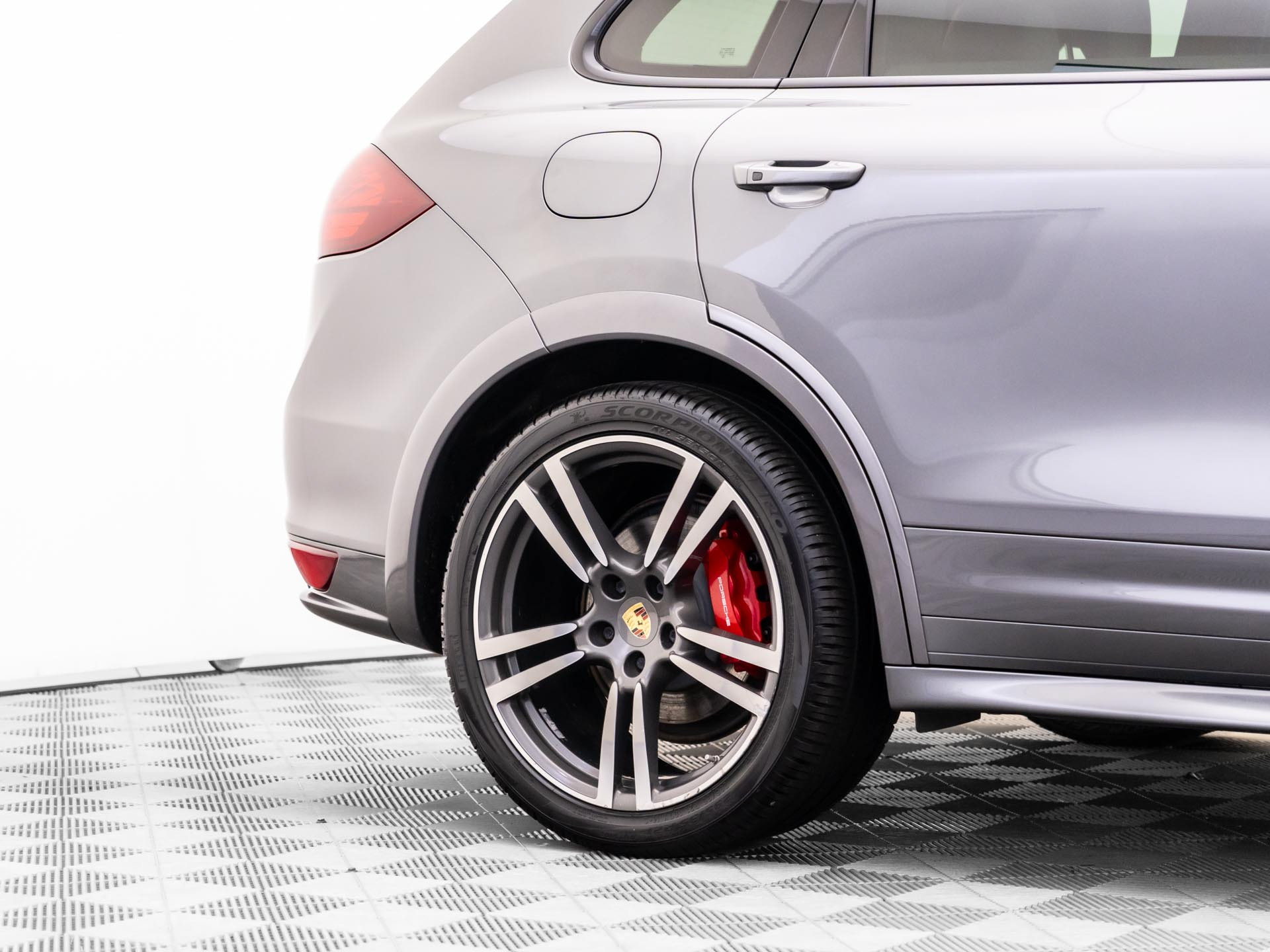 Used 2014 Porsche Cayenne GTS AWD/4WD image 35