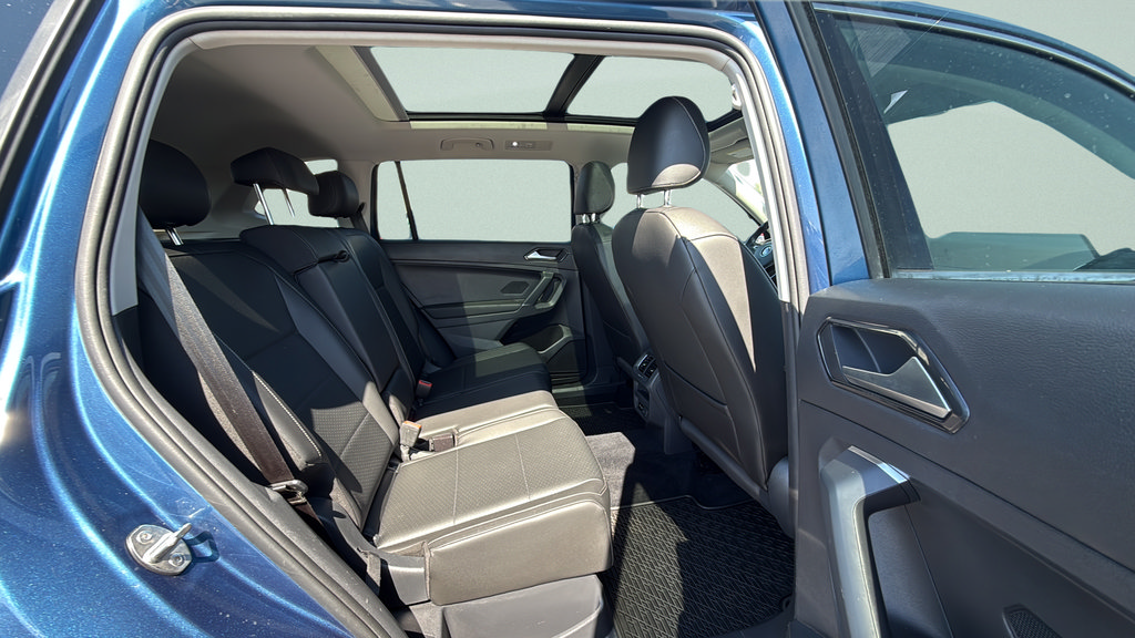 Used 2018 Volkswagen Tiguan SEL AWD/4WD image 27