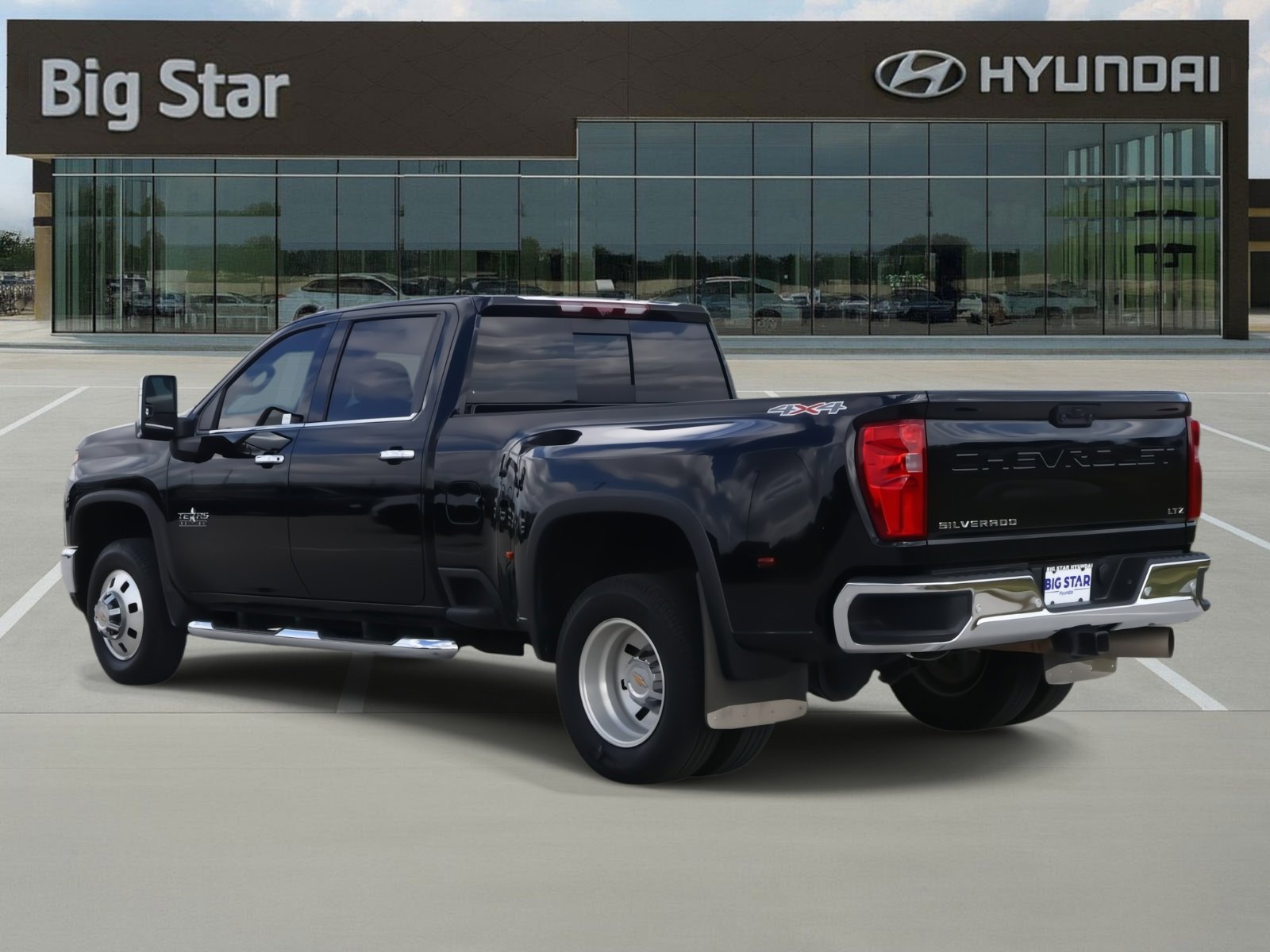 Used 2025 Chevrolet Silverado 3500 LTZ w/ LTZ Texas Edition image 4