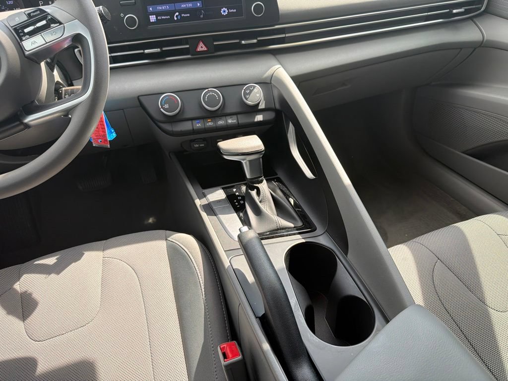 Used 2023 Hyundai Elantra SE FWD image 15